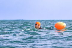 张朝阳蛙泳挑战“跨海”:折腾是人生本质