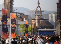 追光丨接力乒乓,冬博会再燃首钢园